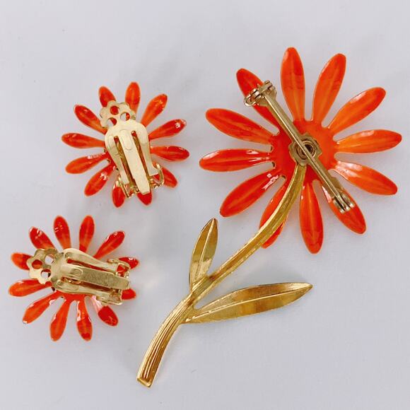 VTG 1960s Enamel Daisy Brooch Earrings Set Mod Flower Power Cheerful Playful - Picture 8 of 10